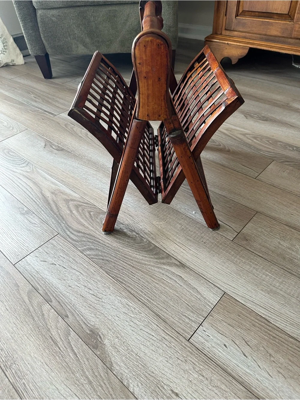 Vintage Boho Wooden Bamboo-Style Folding Magazine Rack